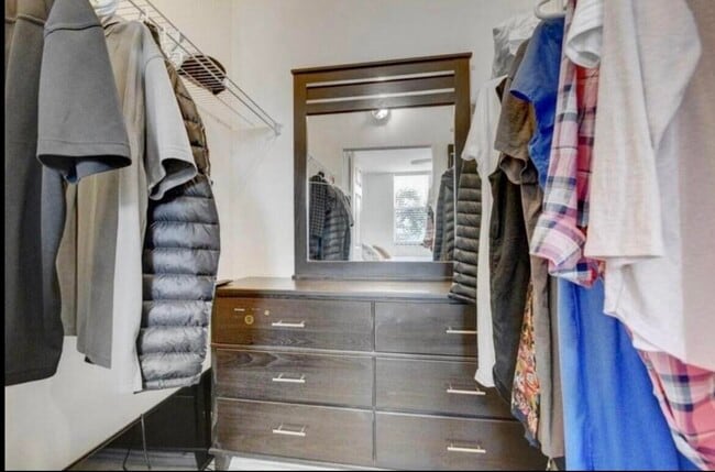 Building Photo - 802 W Windward Way