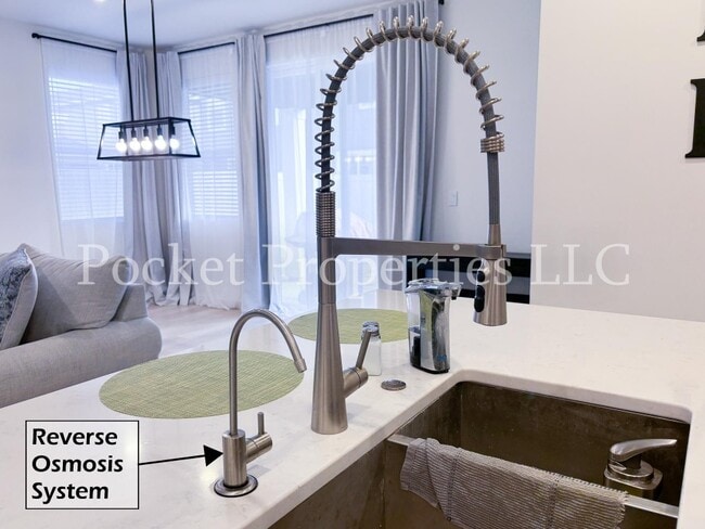 Building Photo - 577 W Norwich St