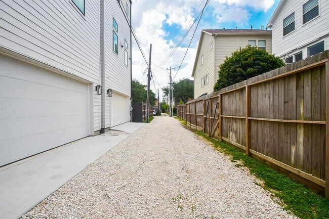 Building Photo - 4709 Gibson St