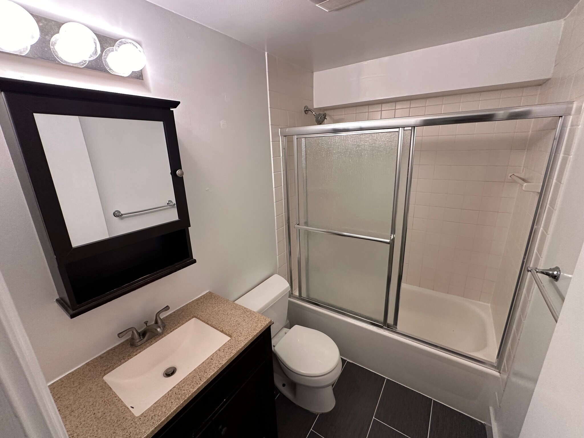 Building Photo - 40 Medford St