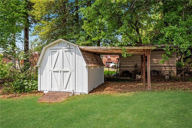 Building Photo - 718 Birchwood Ln SW