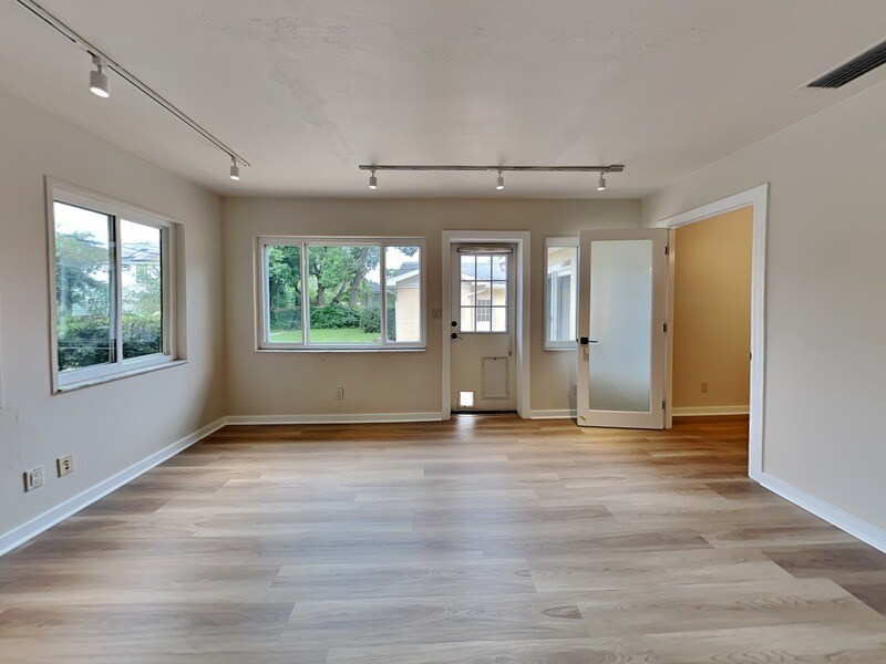 Building Photo - 1112 Chichester St