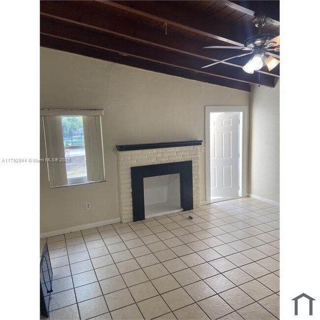 Building Photo - 437 NW 9th Ct
