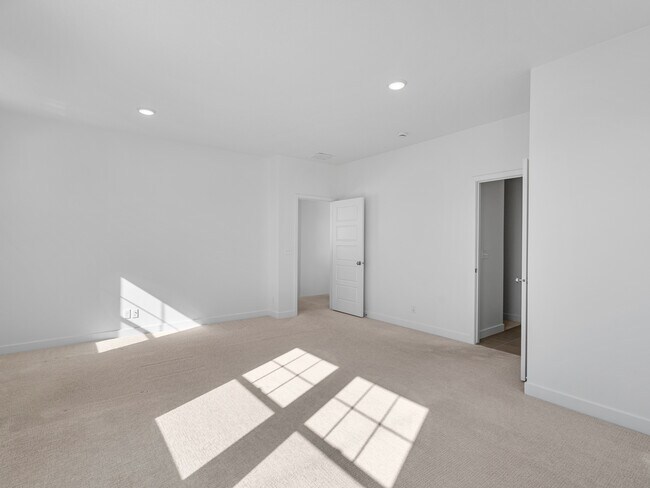 Building Photo - 4638 Tulip Ln