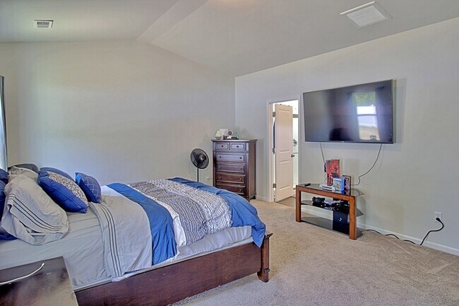 Building Photo - 147 Enclave Wy