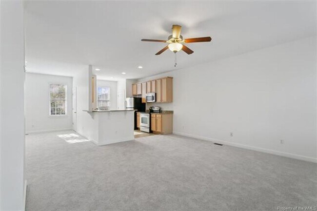 Building Photo - New Town 3 Bedroom, 3.5 Bath Townhome