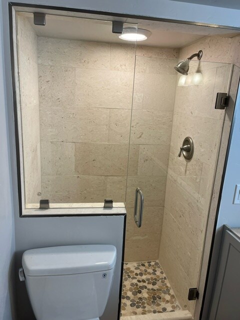 Shower - 2112 W Bowling Ave