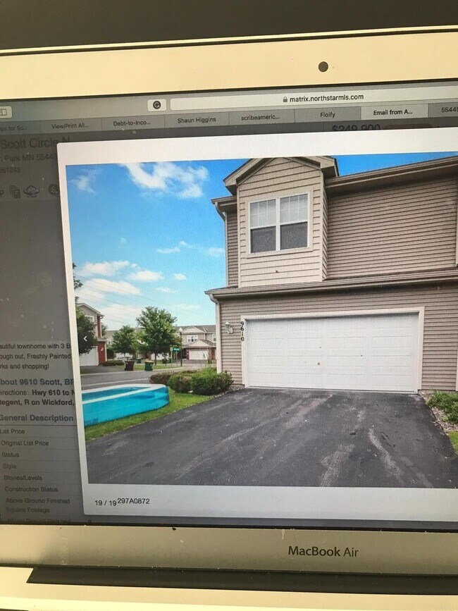 Garage - 9610 Scott Cir N