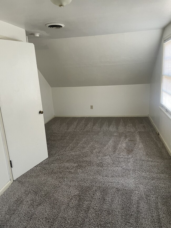 Building Photo - 1658 N Bluff St