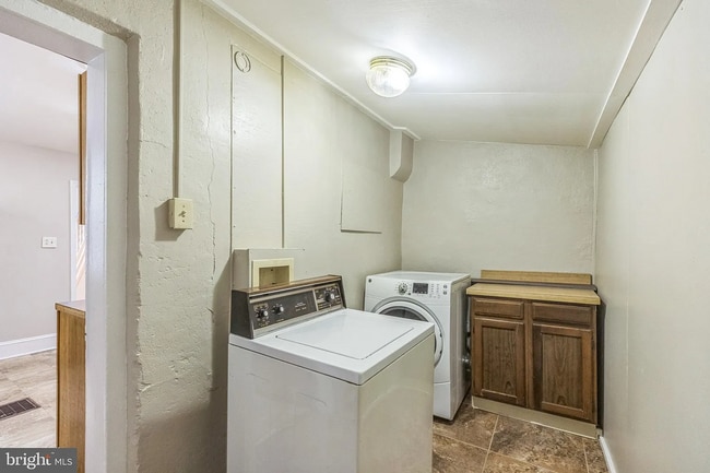 Building Photo - Spacious & Updated Grays Ferry Rowhome Near Parks and Center City — Accepting ALL PHA voucher hol...