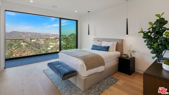 Building Photo - 1324 Stradella Rd