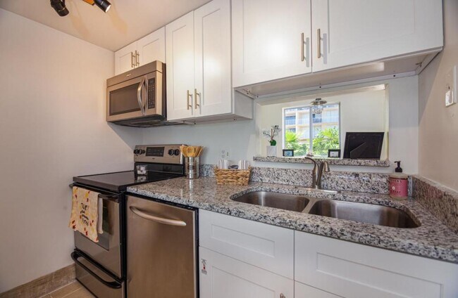 Building Photo - 1004 Ocean Park Ln