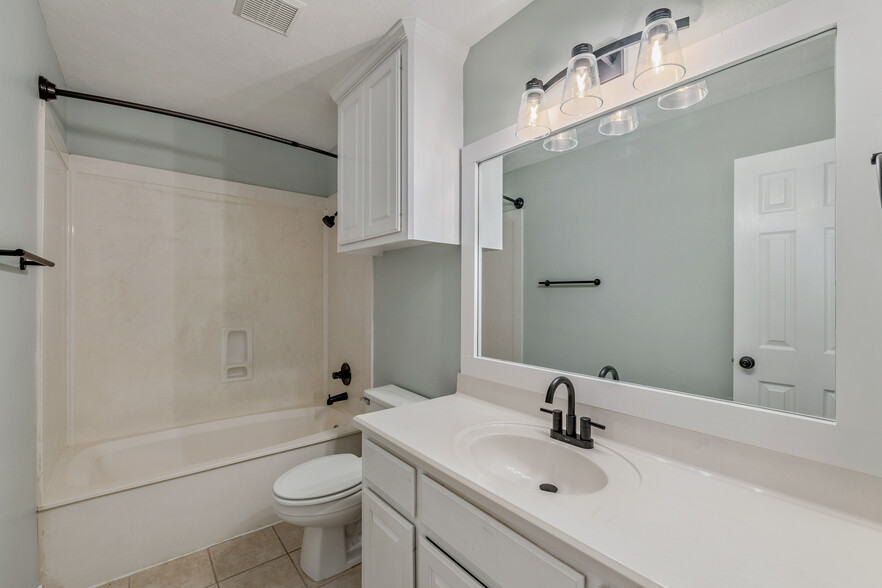 Bathroom 2 - 3710 Ardenne Ct