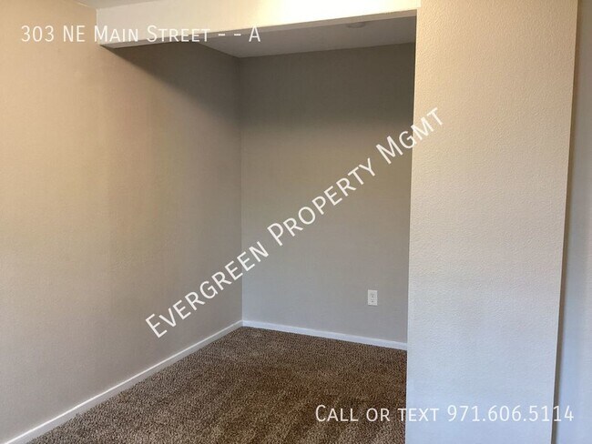 Building Photo - Quaint 2 Bdrm, 1 Bth located in the heart ...
