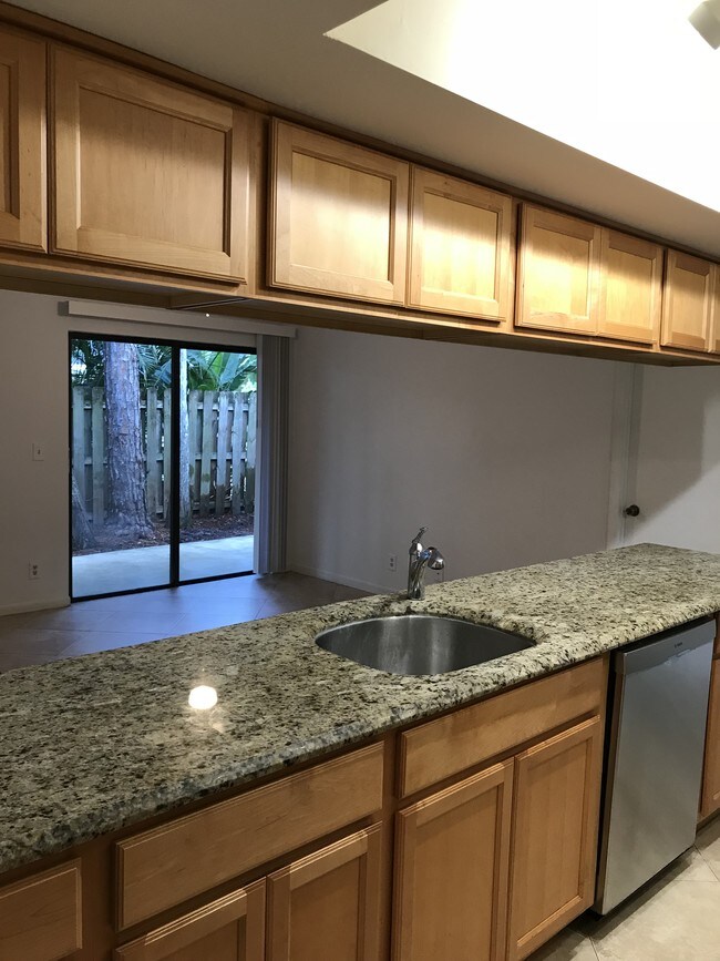 Building Photo - 1305 Periwinkle Pl