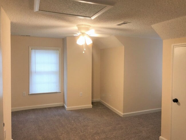 Building Photo - 1207 Maple St