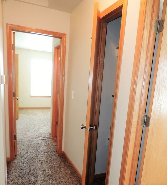 Building Photo - $1,200 | 2 Bedroom, 2 Bathroom 3rd Floor C...