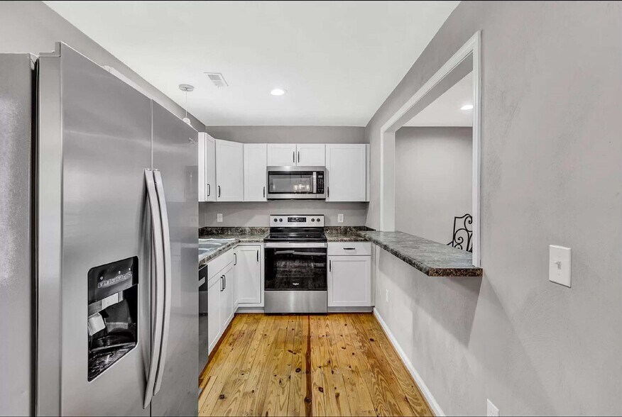 Building Photo - 1423 Varnell Ave NE