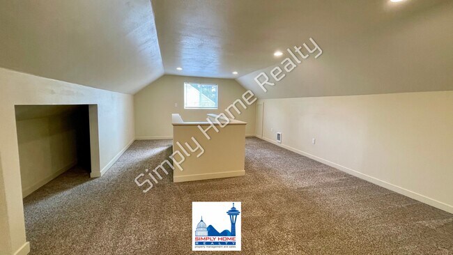 Building Photo - Cute 3 bedroom 2 bath home in Tacoma!