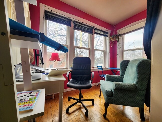 Building Photo - 2218 N St Louis Ave