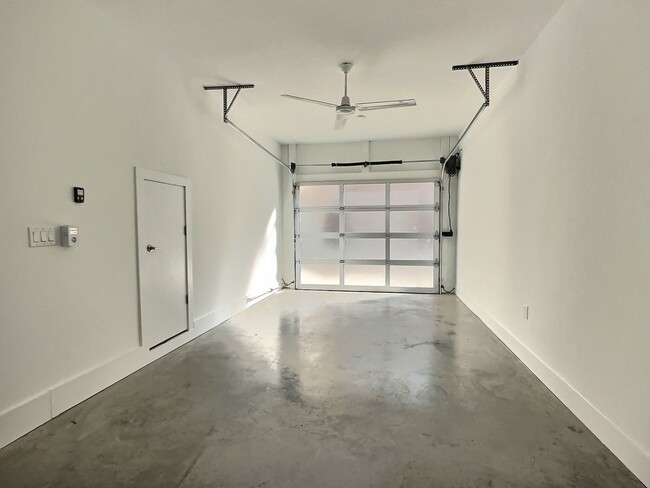 Building Photo - Flat for Rent in Hampstead!