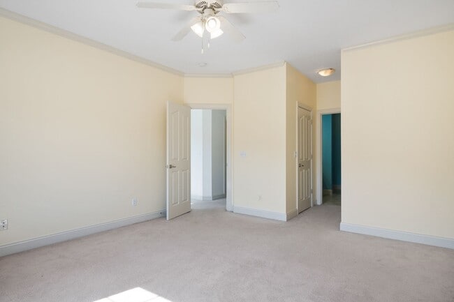Building Photo - 3 bed/2 1/2 Bath. Pet Friendly, Pool,