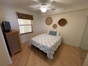 Building Photo - Sought-after Oleander condo available for ...