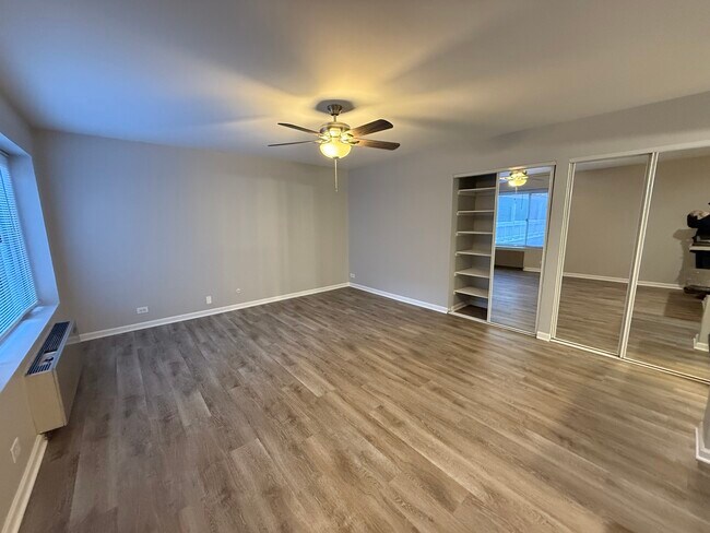 Building Photo - 744 W Gordon Terrace