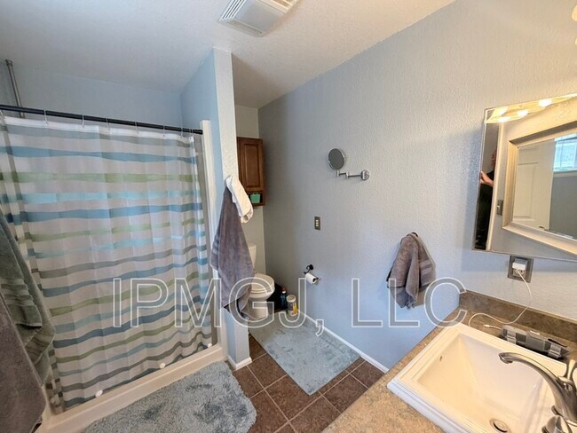Building Photo - 2718 Del Mar Dr