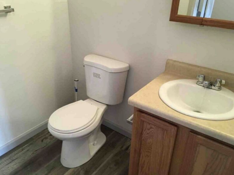 Building Photo - 717 Rampart Dr