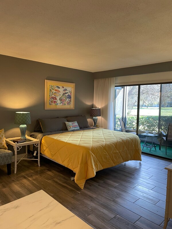 Building Photo - 700 Olde Camelot Cir