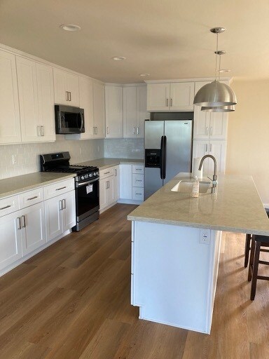 Kitchen - 507 N Helberta Ave