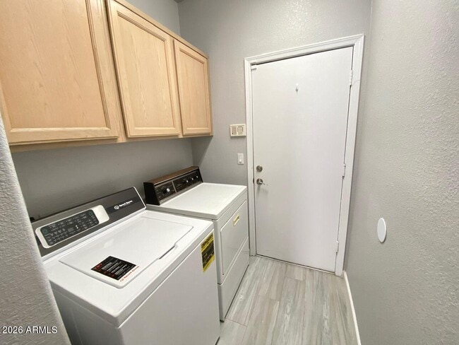 Building Photo - 3358 E Wickieup Ln