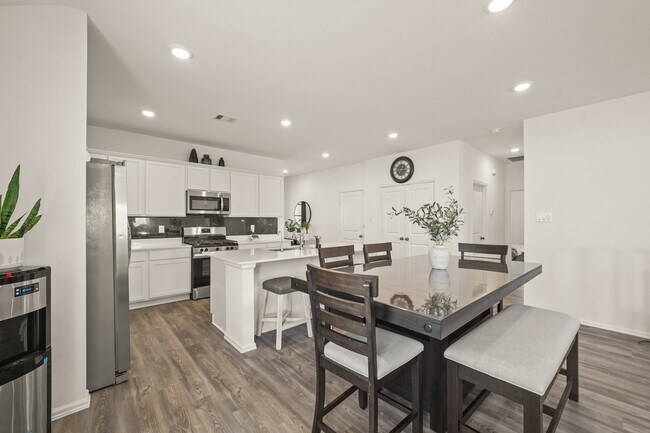 Building Photo - 3019 Live Springs Ct
