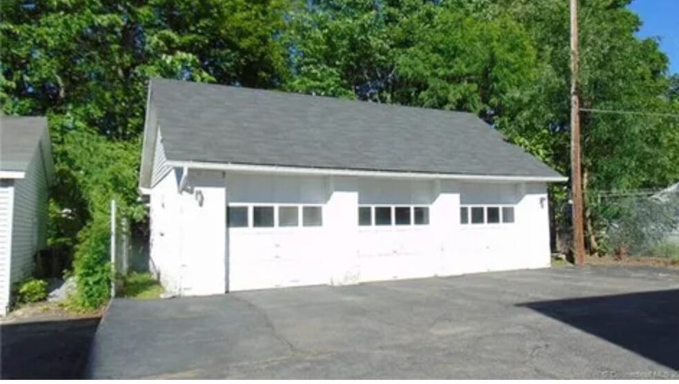 Garage - 82 Woodbine St