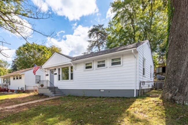 Building Photo - 3 Bedroom Home in Lynchburg