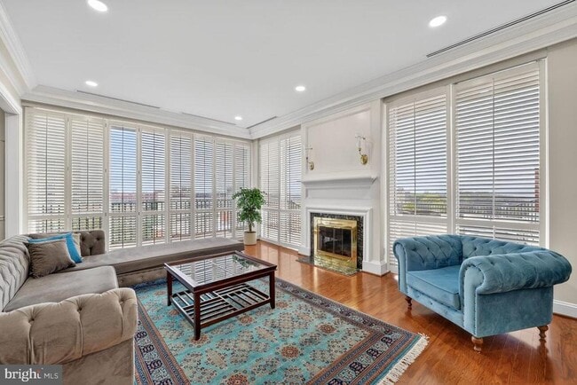 Building Photo - 1300 Army Navy Dr