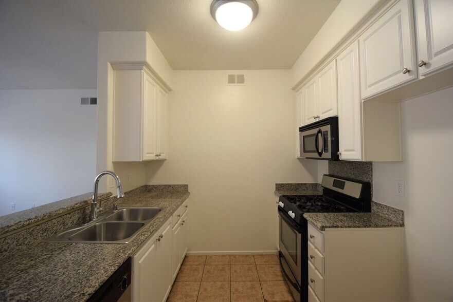 Building Photo - 5500 Bonner Ave