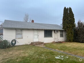 Building Photo - Rent Reduced! Cute 3 bedroom 1 bath Home f...