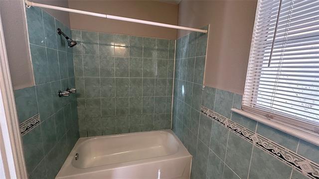 Building Photo - 2118 Westwood Dr