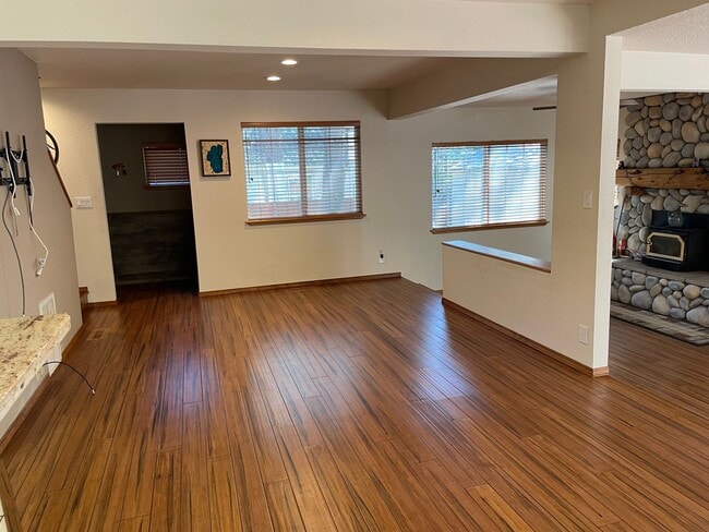Building Photo - 1865 Grizzly Mountain Dr