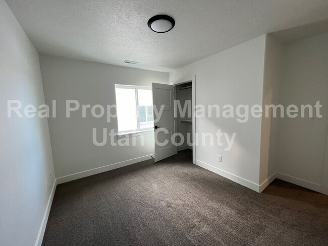 Building Photo - New AF Townhome
