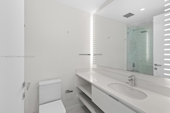 Building Photo - 350 Ocean Dr