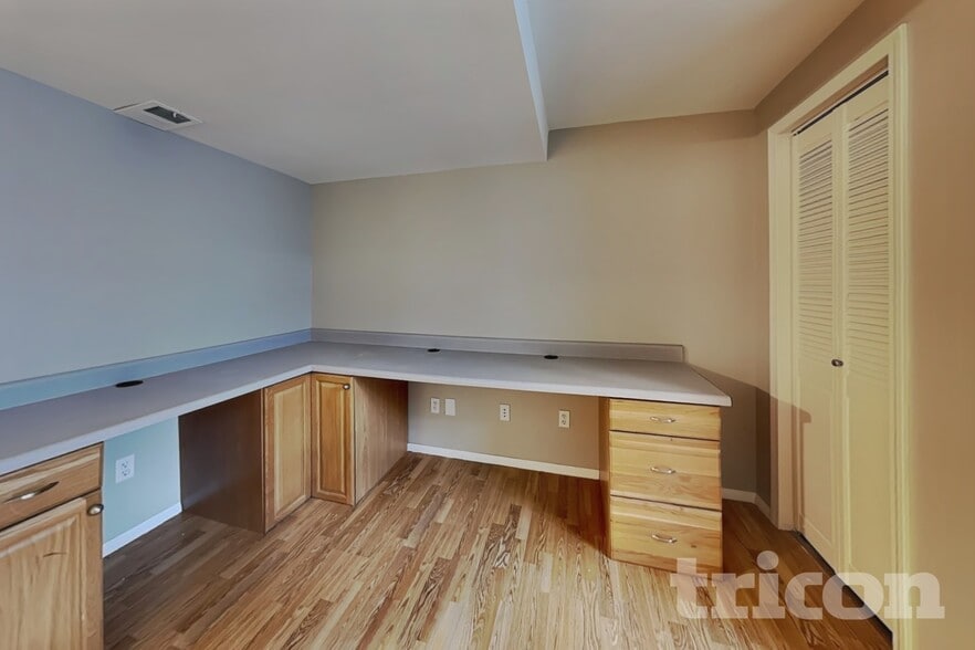 Building Photo - 9061 Renoir Dr