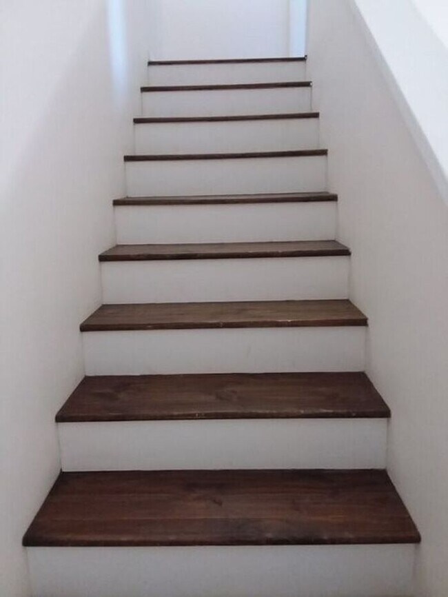 Building Photo - Beautiful 2/2 townhome located near NAS Jax