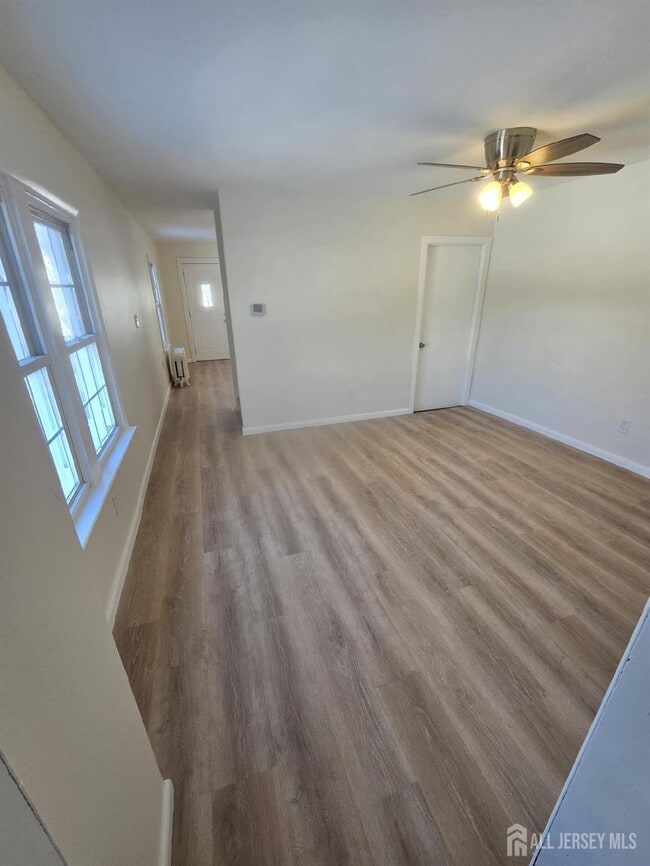 Building Photo - 635 Linden Ave