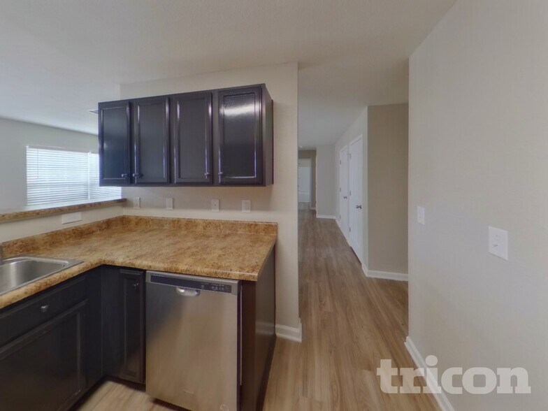 Building Photo - 905 Farnsworth Dr