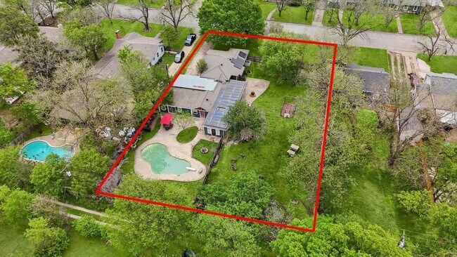 Building Photo - Amazing Historic 1940's Home in Original C...