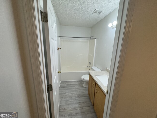 Building Photo - 205 Silver Fox Dr