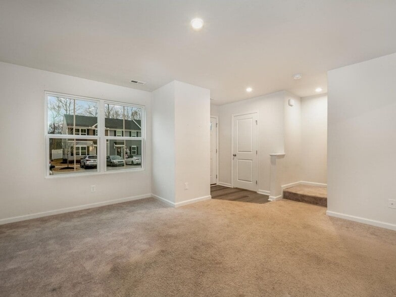 Building Photo - 6 Tidworth Dr